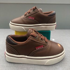 Levi’s Sneakers size 6c